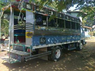 ขายรถ 6 ล้อ กระบะคาร์โก้ รถ 2 แถว ISUZU 110 สภาพสวย ใช้งานอยู่