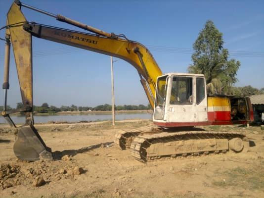 ขายรถแบคโฮ KOMATSU PC-200-5 ตูดแดง ครอนโทรนสั้น พร้อมใช้ ไฟฟ้า โซ้ 85\% ราคาย้อมๆตามสภาพ สนใจริบจองเลย