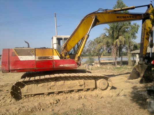 ขายรถแบคโฮ KOMATSU PC-200-5 ตูดแดง ครอนโทรนสั้น พร้อมใช้ ไฟฟ้า โซ้ 85\% ราคาย้อมๆตามสภาพ สนใจริบจองเลย