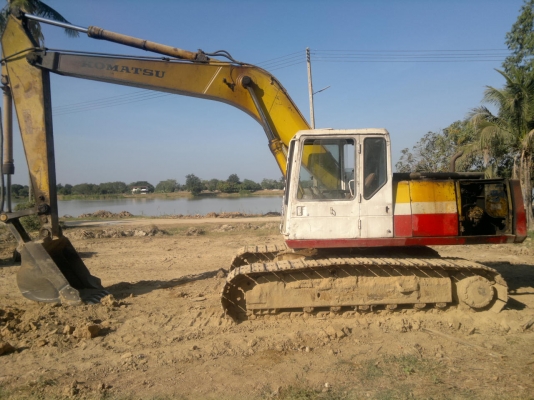 ขายรถแบคโฮ KOMATSU PC-200-5 ตูดแดง ครอนโทรนสั้น พร้อมใช้ ไฟฟ้า โซ้ 85\% ราคาย้อมๆตามสภาพ สนใจริบจองเลย