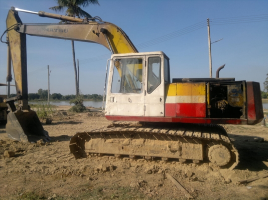ขายรถแบคโฮ KOMATSU PC-200-5 ตูดแดง ครอนโทรนสั้น พร้อมใช้ ไฟฟ้า โซ้ 85\% ราคาย้อมๆตามสภาพ สนใจริบจองเลย