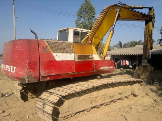 ขายรถแบคโฮ KOMATSU PC-200-5 ตูดแดง ครอนโทรนสั้น พร้อมใช้ ไฟฟ้า โซ้ 85\% ราคาย้อมๆตามสภาพ สนใจริบจองเลย