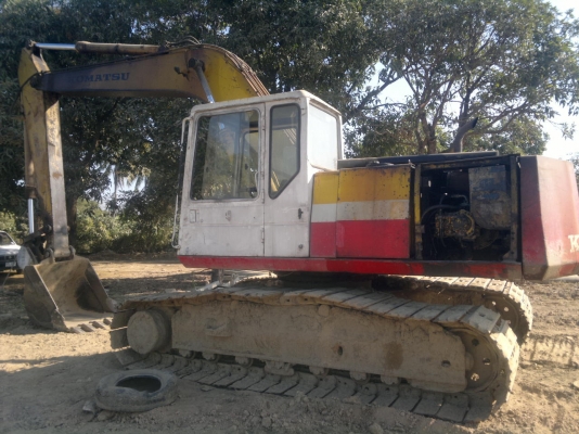 ขายรถแบคโฮ KOMATSU PC-200-5 ตูดแดง ครอนโทรนสั้น พร้อมใช้ ไฟฟ้า โซ้ 85\% ราคาย้อมๆตามสภาพ สนใจริบจองเลย