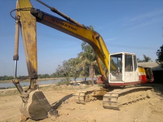 ขายรถแบคโฮ KOMATSU PC-200-5 ตูดแดง ครอนโทรนสั้น พร้อมใช้ ไฟฟ้า โซ้ 85\% ราคาย้อมๆตามสภาพ สนใจริบจองเลย