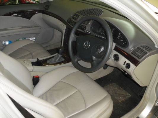 BENZ E220 CDI CLASSIC(ดีเซล)ปี2004 มีม่านหลัง BENZ E220 CDI CLASSIC(ดีเซล)ปี2004 มีม่านหลัง