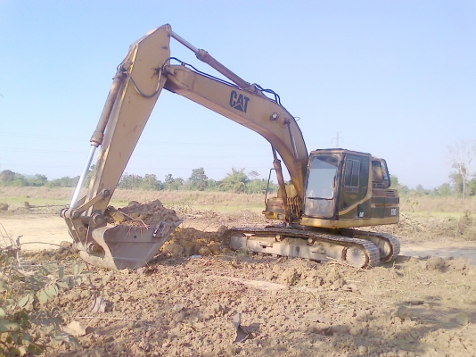 ขายด่วน!..รถแบคโฮ CAT 320 V1 มีทะเบียนครบ สภาพที่สวย แน่น แกร่ง ทั้งคัน ฟันธง!
