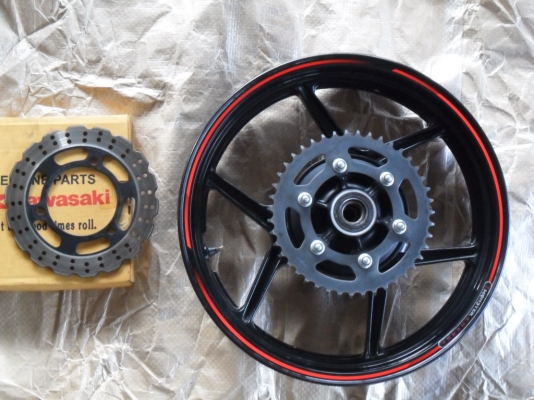 ขายล้อหลัง ninja250 สวยๆครับ