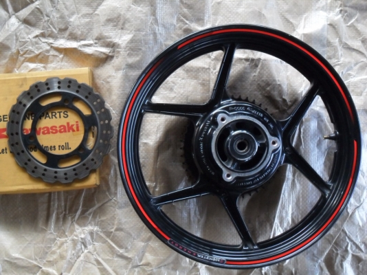 ขายล้อหลัง ninja250 สวยๆครับ ขายล้อหลัง ninja250 สวยๆครับ