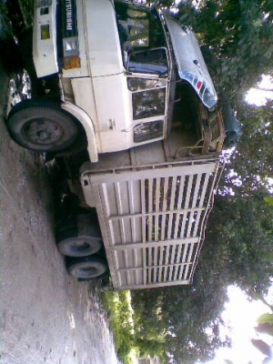 10ล้อFN215ไม่ดั้มหลังถนนเพลาเดียว รถสวยวางเครื่อง อีซูซุ175 ภาษีไม่ขาด สภาพดีพร้อมใช้