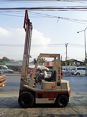 ขายรถยกนิสสัน 1.8 ตัน เครื่องดีเซล กระบอกคู่ ยางตันใหม่ เสาสูง 3 เมตร พวงมาลัยเพาเว่อร์ สีเดิมจากนอก นำเข้าจากญี่ปุ่น ใช้งานได้ทันที ขายรถยกนิสสัน 1.8 ตัน เครื่องดีเซล กระบอกคู่ ยางตันใหม่ เสาสูง 3 เมตร พวงมาลัยเพาเว่อร์ สีเดิมจากนอก นำเข้าจากญี่ปุ่น ใช้งานได้ทันที