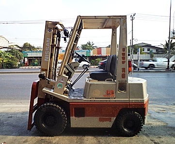 ขายรถยกนิสสัน 1.8 ตัน  เครื่องดีเซล กระบอกคู่ ยางตันใหม่ เสาสูง 3 เมตร  พวงมาลัยเพาเว่อร์  สีเดิมจากนอก นำเข้าจากญี่ปุ่น ใช้งานได้ทันที