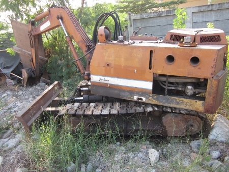 ขายถูกตามสภาพ-รถขุด FURUKAWA: FH 10A สภาพเครื่องดี เพียงแต่โรลเลอร์แตกเท่านั้น