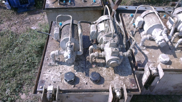 Sell> ขายชุดไฮดรอลิค (power unit) มือสอง ถัง 50 ลิตร ของญี่ปุ่นครับ เป็นชุดมอเตอร์พร้อมปั้ม สองตัวคู่ สามารถนำไปใช้งานได้หลาย เอาท์พุตครับ