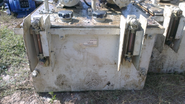 Sell> ขายชุดไฮดรอลิค (power unit) มือสอง ถัง 50 ลิตร ของญี่ปุ่นครับ เป็นชุดมอเตอร์พร้อมปั้ม สองตัวคู่ สามารถนำไปใช้งานได้หลาย เอาท์พุตครับ