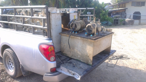 Sell> ขายชุดไฮดรอลิค (power unit) มือสอง ถัง 50 ลิตร ของญี่ปุ่นครับ เป็นชุดมอเตอร์พร้อมปั้ม สองตัวคู่ สามารถนำไปใช้งานได้หลาย เอาท์พุตครับ