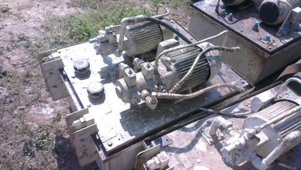 Sell> ขายชุดไฮดรอลิค (power unit) มือสอง ถัง 50 ลิตร ของญี่ปุ่นครับ เป็นชุดมอเตอร์พร้อมปั้ม สองตัวคู่ สามารถนำไปใช้งานได้หลาย เอาท์พุตครับ