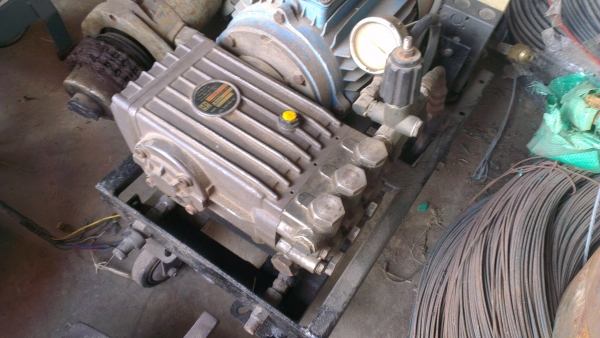 Sell> ขายปั้มฉีดน้ำแรงดันสูง Inter Pump อิตาลี แรงดัน 200 bar พร้อมมอเตอร์ 3 เฟส 7.5 HP ครับ