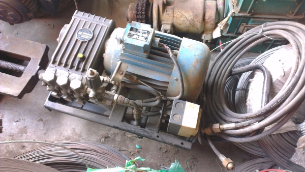 Sell> ขายปั้มฉีดน้ำแรงดันสูง Inter Pump อิตาลี แรงดัน 200 bar พร้อมมอเตอร์ 3 เฟส 7.5 HP ครับ