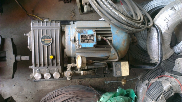 Sell> ขายปั้มฉีดน้ำแรงดันสูง Inter Pump อิตาลี แรงดัน 200 bar พร้อมมอเตอร์ 3 เฟส 7.5 HP ครับ