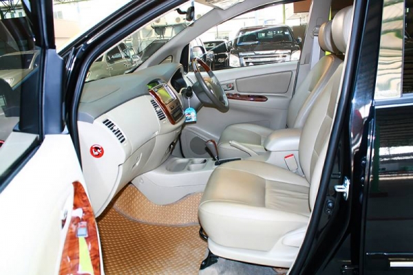 TOYOTA INNOVA  VVTi 2.0 AT ปี 2012