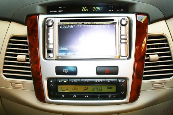 TOYOTA INNOVA  VVTi 2.0 AT ปี 2012