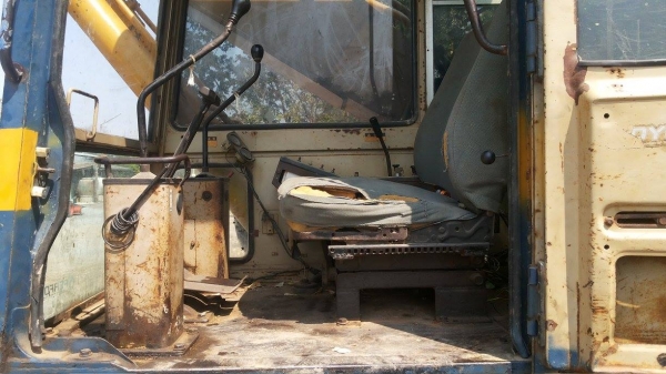 ขายแบ็คโฮ komatsu pc200-รุ่น3