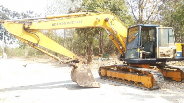 ขายแบ็คโฮ komatsu pc200-รุ่น3