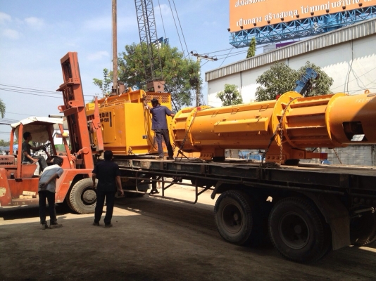 รถเจาะเสาเข็ม / รถตอกเสาเข็ม