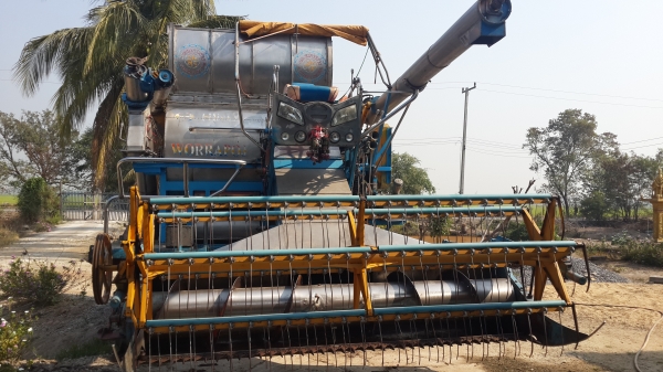 ขายรถเกี่ยวข้าววรพจน์การช่าง