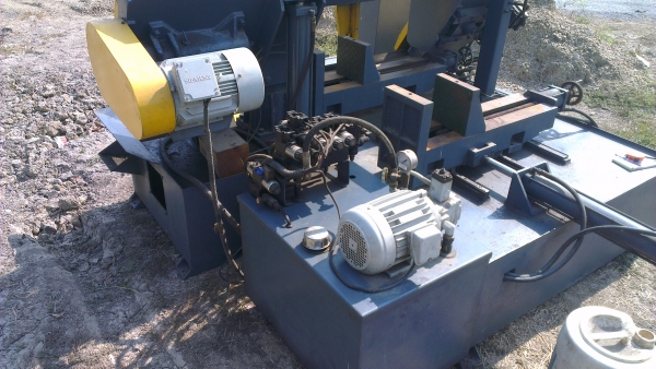 Sell> ขายเลื่อยสายพาน Band Saw มือสอง เทียบกับ Amada 400 ตัวใหญ่ เป็นเครื่อง กึ่งออโต้ครับ กำแพงแสน นครปฐมครับ