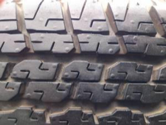 ยางบิดโตน245 70R16ปี13ดอกสวยๆตุมยังอยู่ทุกเส้น