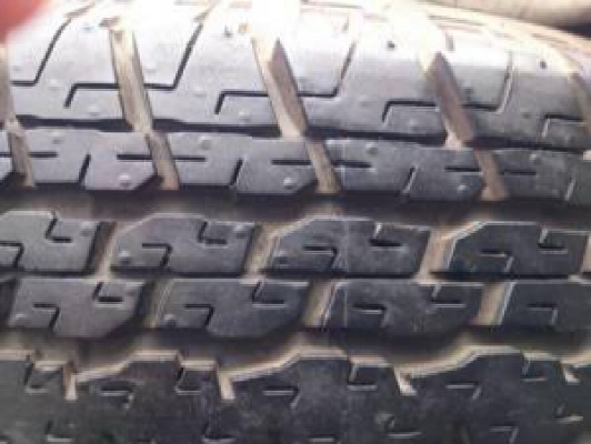 ยางบิดโตน245 70R16ปี13ดอกสวยๆตุมยังอยู่ทุกเส้น