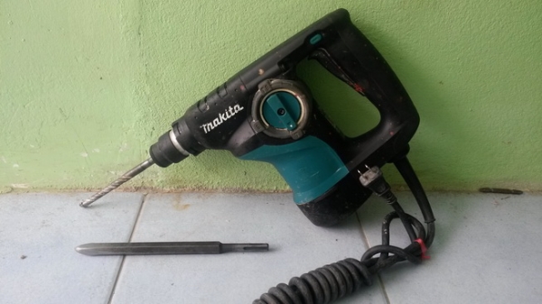 สว่านโรตารี่ 3 ระบบ ยี่ห้อmakita hr2810 สภาพพร้อมใช้งานครับ