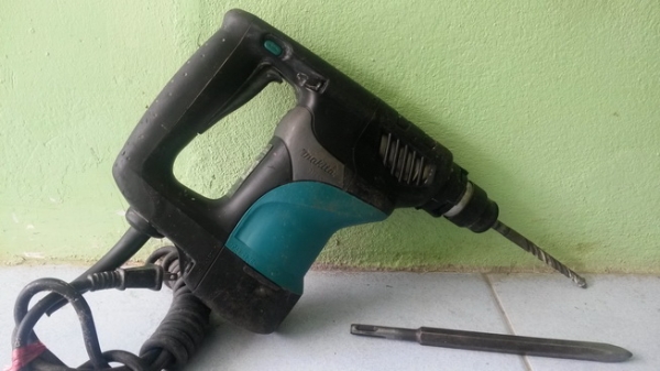 สว่านโรตารี่ 3 ระบบ ยี่ห้อmakita hr2810 สภาพพร้อมใช้งานครับ