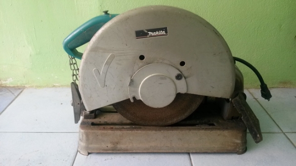 แท่นตัดไฟเบอร์ยี่ห้อ makita 2414 สภาพดีพร้อมใช้งาน