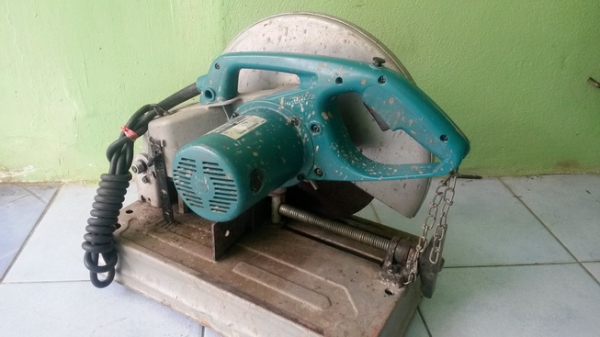 แท่นตัดไฟเบอร์ยี่ห้อ makita 2414 สภาพดีพร้อมใช้งาน