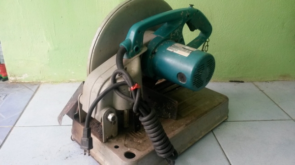 แท่นตัดไฟเบอร์ยี่ห้อ makita 2414 สภาพดีพร้อมใช้งาน