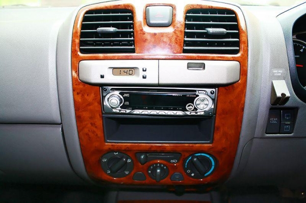 ISUZU D-MAX ADVENTURE Master 3.0 AT ปี 2003