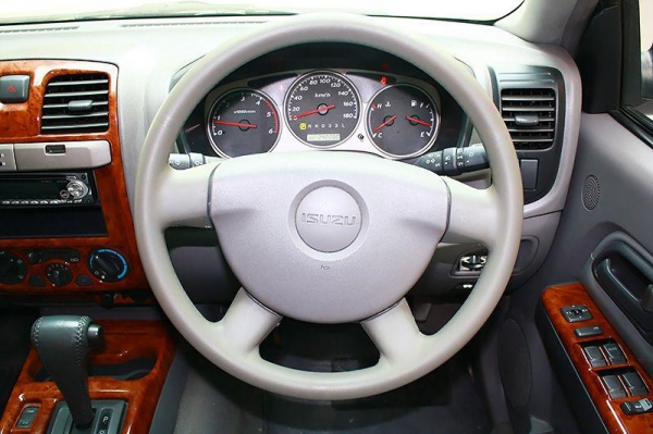 ISUZU D-MAX ADVENTURE Master 3.0 AT ปี 2003