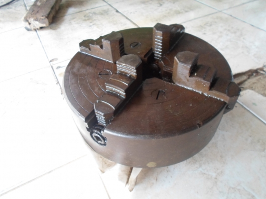 4 จับแท่นกลึง ขนาด  10  นิ้ว  ขาย  2,500  จัดส่งให้ได้