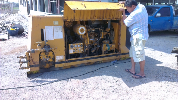 Sell> ขายเครื่องปั้มลมเคลื่อนที่ Komatsu มาจากญี่ปุ่น เครื่องใช้รอบ 2,000 rpm ประหยัดน้ำมันสุดๆครับ