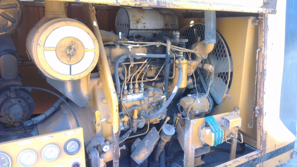 Sell> ขายเครื่องปั้มลมเคลื่อนที่ Komatsu มาจากญี่ปุ่น เครื่องใช้รอบ 2,000 rpm ประหยัดน้ำมันสุดๆครับ