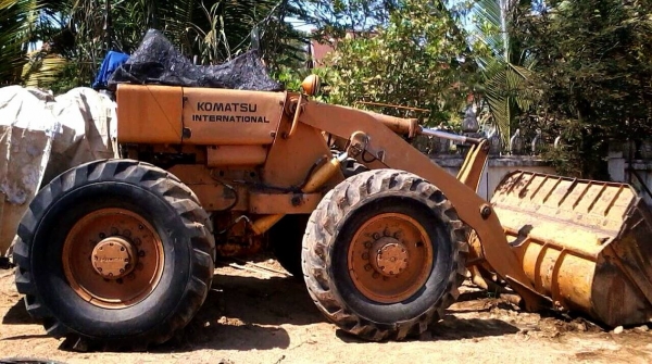 **400,000 บ.ต่อรอง**ขายรถตักล้อยาง KOMATSU JH30B ยอดนิยม เครื่องเดิมปั็มเดิม แน่นดี แรง ระบบไฮฯใช้งานปกติ สีสันดั ยางดี รถใช้งานอยู่ครับ พร้อมใช้ พร้อมลุยงาน เอกสารสัญญาซื้อขาย ราคาต่อรองได้เด้อ พี่น้องครับ