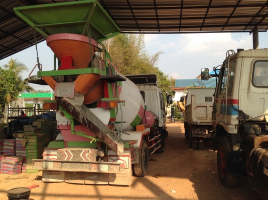 ขายรถโม่ปูน สภาพสวย พร้อมใช้งาน ราคา1,300,000 โทร081-2628564