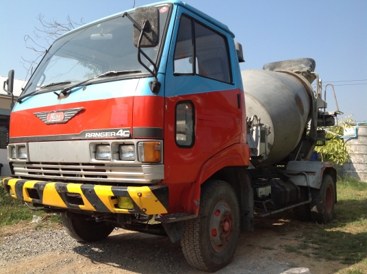 รถโม่่ปูน เก่านอก  จองแล้วครับ จากม่วงสามสิบ  จ.อุบลราชธานี