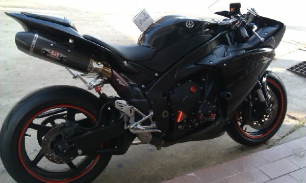 ขาย R1 ปี 2010 สเปกusสพม.แท้ครับชิมดูแล้ว เครื่องดีระบบไฟปกติ สวยจบ แลกเทรินได้