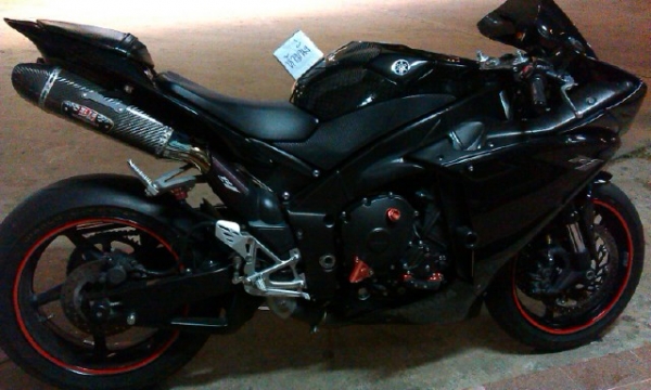 ขาย R1 ปี 2010 สเปกusสพม.แท้ครับชิมดูแล้ว เครื่องดีระบบไฟปกติ สวยจบ แลกเทรินได้