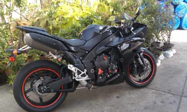ขาย R1 ปี 2010 สเปกusสพม.แท้ครับชิมดูแล้ว เครื่องดีระบบไฟปกติ สวยจบ แลกเทรินได้