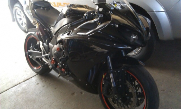 ขาย R1 ปี 2010 สเปกusสพม.แท้ครับชิมดูแล้ว เครื่องดีระบบไฟปกติ สวยจบ แลกเทรินได้