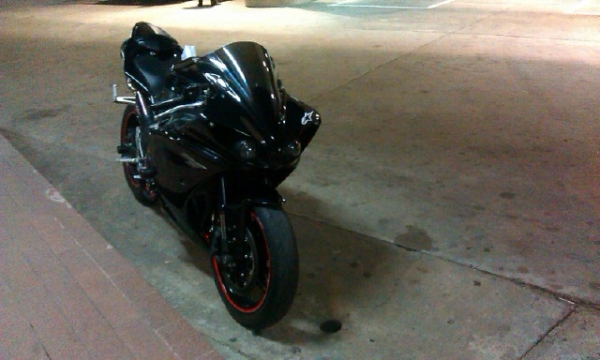 ขาย R1 ปี 2010 สเปกusสพม.แท้ครับชิมดูแล้ว เครื่องดีระบบไฟปกติ สวยจบ แลกเทรินได้